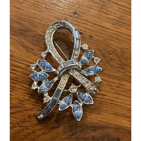 Vintage Rhinestone and Blue Stone Ribbon Brooch Pin 2" - Picture 3 of 7